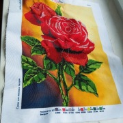 Ręcznie haftowane obrazy koralikami.