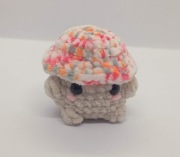 pluszowy grzybek na szydełku