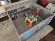 Kojec dziecięcy Harmony 140x140 cm wielokolorowy z uchwytami plus piłki