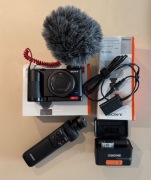 Sony ZV-1 + mikrofon / powerbank / statyw / atrapa baterii