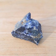 Sodalit ładny surowy kamień półszlachetny waga 41,8 g