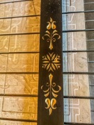 Deska opalana rzeźbiona ze świerka