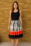 Spódnica Monnari – tie-dye black&white z czerwonym akcentem, rozmiar 34