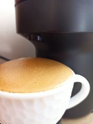 Ekspres kapsułkowy DeLonghi Nespresso, czarny.