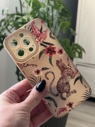 Kremowy case iPhone 13 Pro etui z tygrysem i kwiatkami