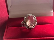 Stary pierścionek,średnica obrączki to 1,7cm stan bdobry