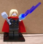 LEGO figurka Marvel Thor z dodatkami
