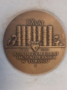 11W MEDAL LX KSIĄŻNICY MIEJSKIEJ IM. MIKOŁAJA KOPERNIKA W TORUNIU-BRĄZ
