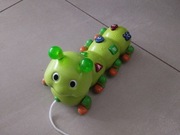 Gąsienica edukacyjna i samochód strażacki edukacyjny