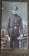  Żołnierz pruski w mundurze,pikelachuba,klamra zdjęcie na tekturze 1914r.