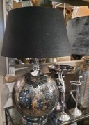 Lampa stołowa