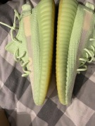 Buty adidas yezzy glow in the dark 