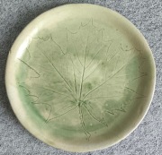 Duży ceramiczny talerz dekoracyjny liść klonu 29cm