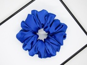 Satynowa gumka do włosów, scrunchie szafirowa.