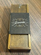 Dominoes – klasyczna gra w domino w drewnianym pudełku