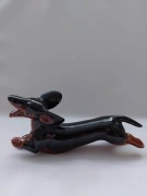 Figurka porcelanowa JAMNIK skaczący