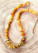 Naszyjnik z Naturalnym Bursztynem Bałtyckim i Ziełonym Jadelitem. 