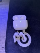 Apple AirPods 4 ANC
