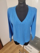 niebieski swetr sweter dekolt V nie gryzie wiskoza rozm. S Ichi