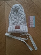 Czapka z wełny merino w kolorze kremowym- splot warkoczykowy mini