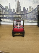 Vintage pozytywka z baletnicą – szkatułka lakierowana, Japonia