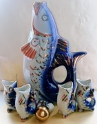 Zestaw porcelanowy PRL: Karafka "Ryba" Niekompletny 4 z 6 kieliszków.