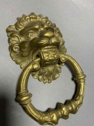 LEW GŁOWA DUŻA KOŁATKA DO DRZWI. CIĘŻKI LITY ANGIELSKI MOSIĄDZ UNIKAT #78