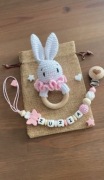 Zestaw grzechotka króliczek+personalizowana zawieszka z imieniem na smocz 
