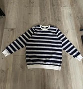 sweter w granatowe paski