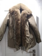 Kurtka parka na misiu ozdobne futerko przy zamku