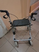 Chodzik Seeger  hilft , czterokołowy .