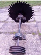 Wałek z piłą do krajzegi. 