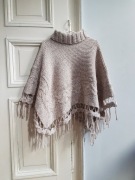 Ciepłe ponczo narzutka z golfem frędzlami