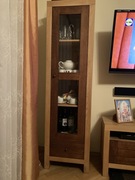 Witryna dębowa z drzwiczkami ze szkłem