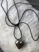 Wisiorek naszyjnik na rzemyku srebrne serce retro modny TikTok viral y2k