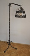 Stara zabytkowa metalowa kuta lampa stojąca podłogowa 