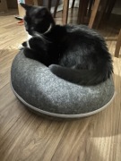 Legowisko dla kota z filcu szary donut
