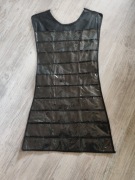 Praktyczny organizer na biżuterię z dwustronnym przechowywaniem. 