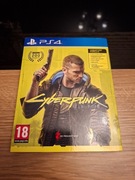 Cyberpunk 2077 PL PS4 pudełko z kompletem dodatków fizycznych