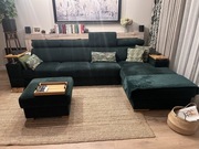 Duży narożnik z funkcją spania i pufą