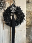 Nowoczesny czarny wianek