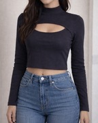 Czarna bluzka z wycięciem – rozmiar L