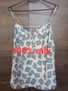 Jedwabny top o bardzo ciekawym kroju rozmiar L/XL