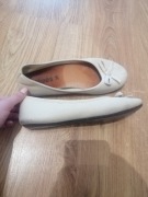 Wsuwane beżowe baletki damskie Comfortabel