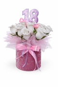 Słodki bukiet 18 urodziny 18 róż Flower box Raffaello