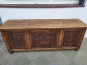 Recznie rzeźbiona dębowa komoda otwierana od góry