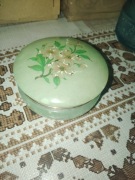 Puzderko z włoskiego alabastru 