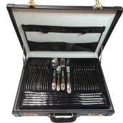 Olśniewający Zestaw Sztućców Solingen – 70 Elementów Złoconych 23/24 Karat