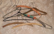 Stare wieszaki na ubrania 8 sztuk PRL