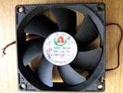 Wentylator  do chłodzenia części elektronicznych.( procesorów) i nie tylko